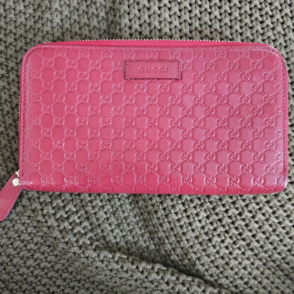 Gucci red leather guccissima zippy wallet